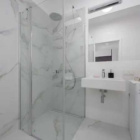 Apartment Wonderful Close To Paley And Medicover With Garden View Warschau