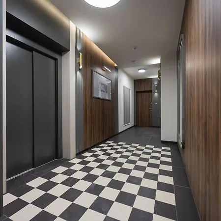 Wonderful Close To Paley And Medicover With Garden View *