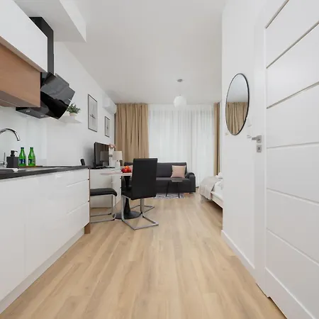 Wonderful Close To Paley And Medicover With Garden View Apartment