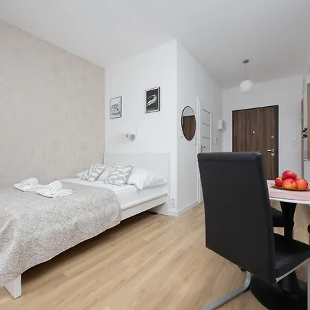 Wonderful Close To Paley And Medicover With Garden View Apartment Warschau