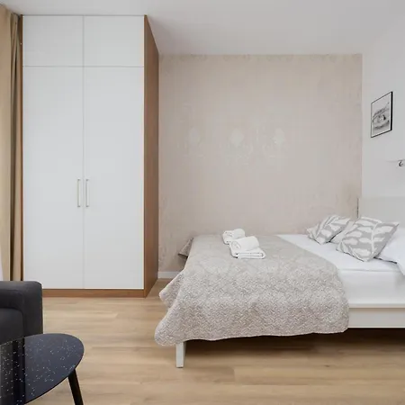 Wonderful Close To Paley And Medicover With Garden View Apartment Warschau