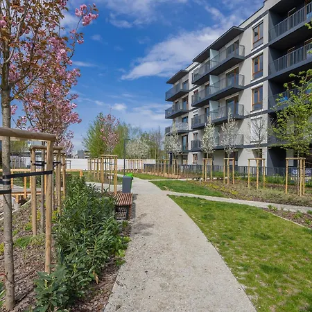 Apartment Wonderful Close To Paley And Medicover With Garden View Warschau
