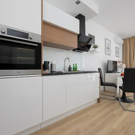Wonderful Close To Paley And Medicover With Garden View Appartement Warschau