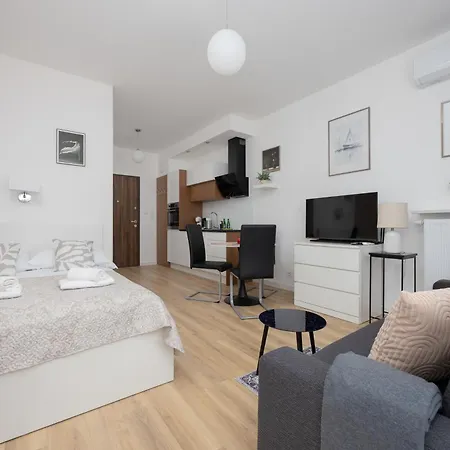 Wonderful Close To Paley And Medicover With Garden View Appartement *