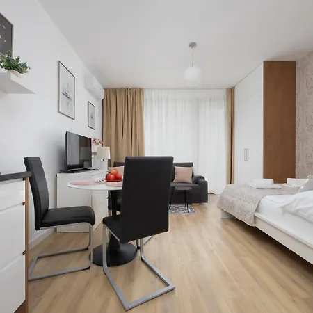 Wonderful Close To Paley And Medicover With Garden View Apartmán