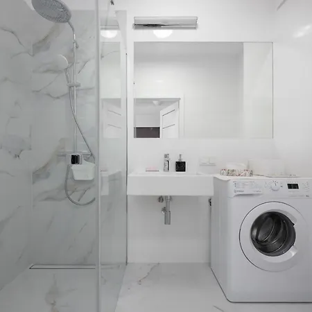 Wonderful Close To Paley And Medicover With Garden View *