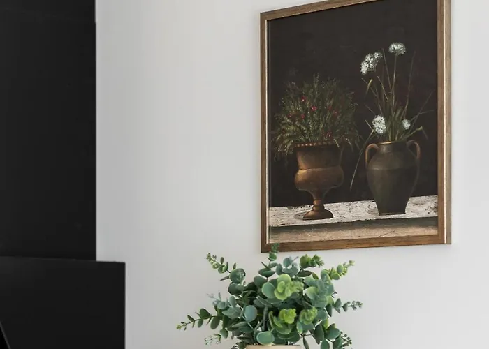 Wonderful Close To Paley And Medicover With Garden View Apartment