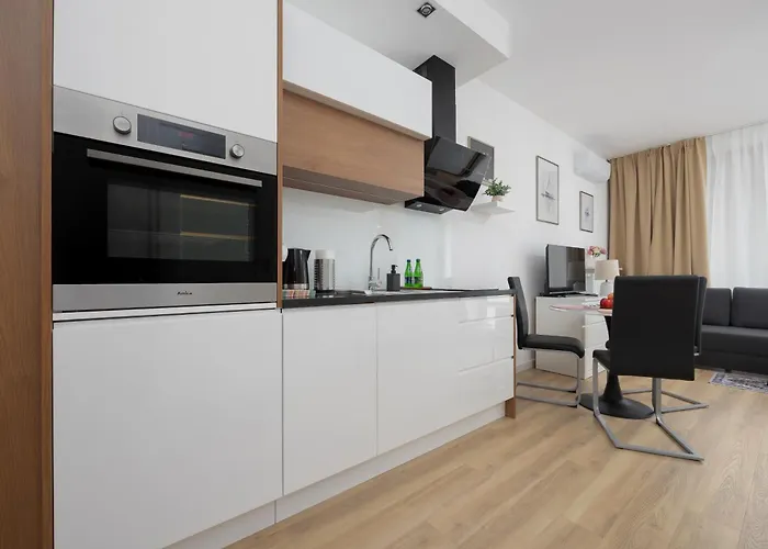 Wonderful Close To Paley And Medicover With Garden View Apartamento Varsovia