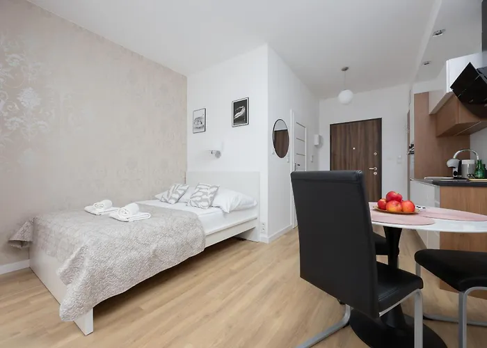 Wonderful Close To Paley And Medicover With Garden View Apartment Warsaw