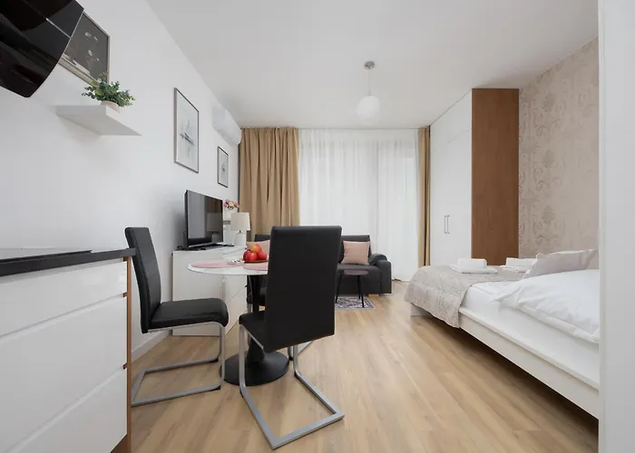 Wonderful Close To Paley And Medicover With Garden View Apartamento