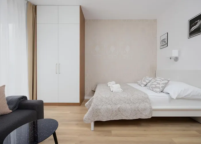 Wonderful Close To Paley And Medicover With Garden View Apartment Warsaw