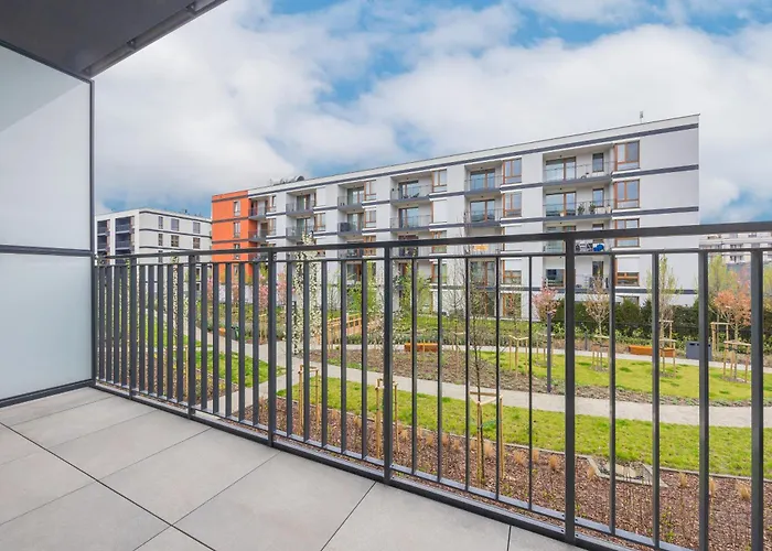 Wonderful Close To Paley And Medicover With Garden View Apartment Warsaw