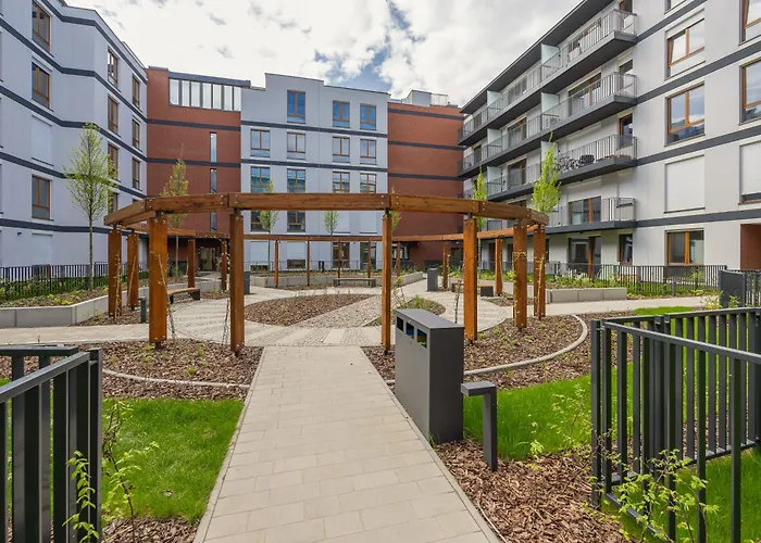 Wonderful Close To Paley And Medicover With Garden View Apartamento Varsovia