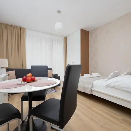 Apartman Wonderful Close To Paley And Medicover With Garden View *